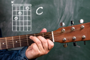 ギター弾き語り初心者が初めて練習する曲のキーは「C」が良い3つの理由